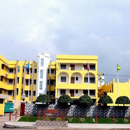 Hotel Samrat Baharampur Kültér fotó