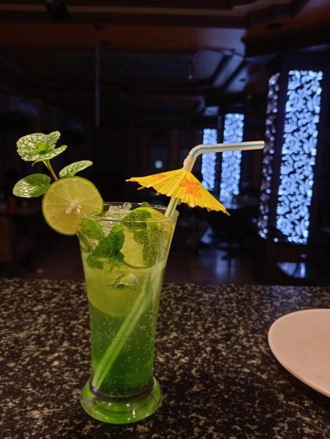 Hotel Samrat Baharampur Kültér fotó