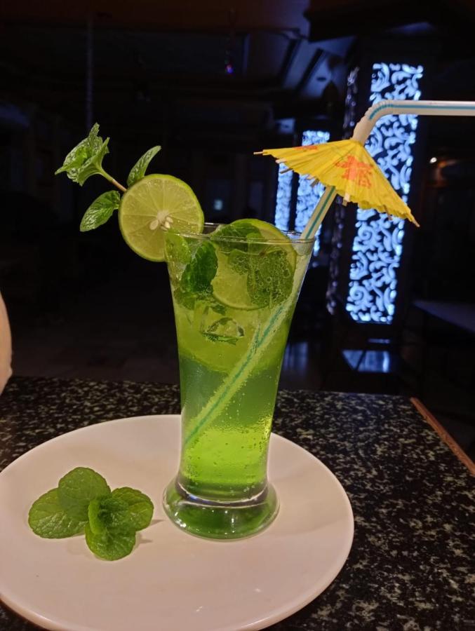 Hotel Samrat Baharampur Kültér fotó