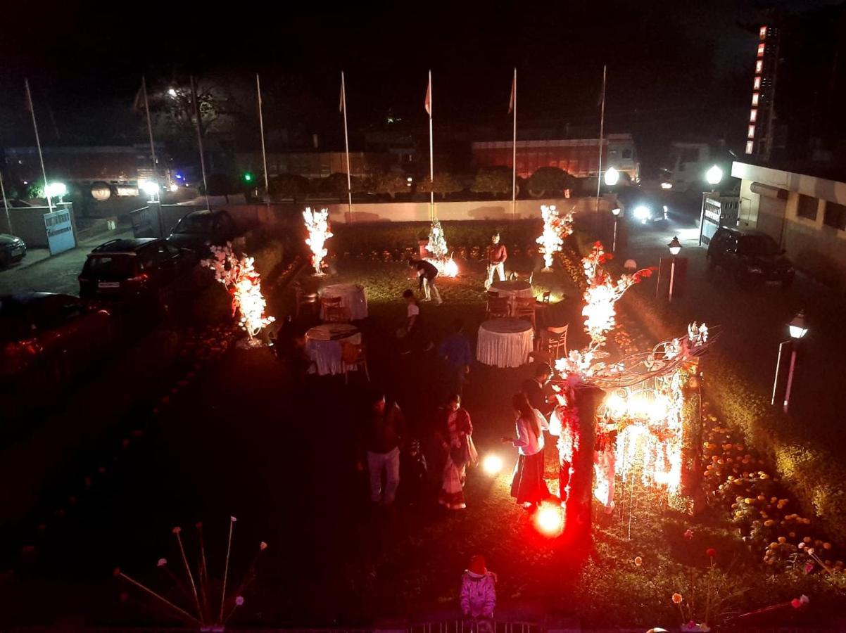 Hotel Samrat Baharampur Kültér fotó