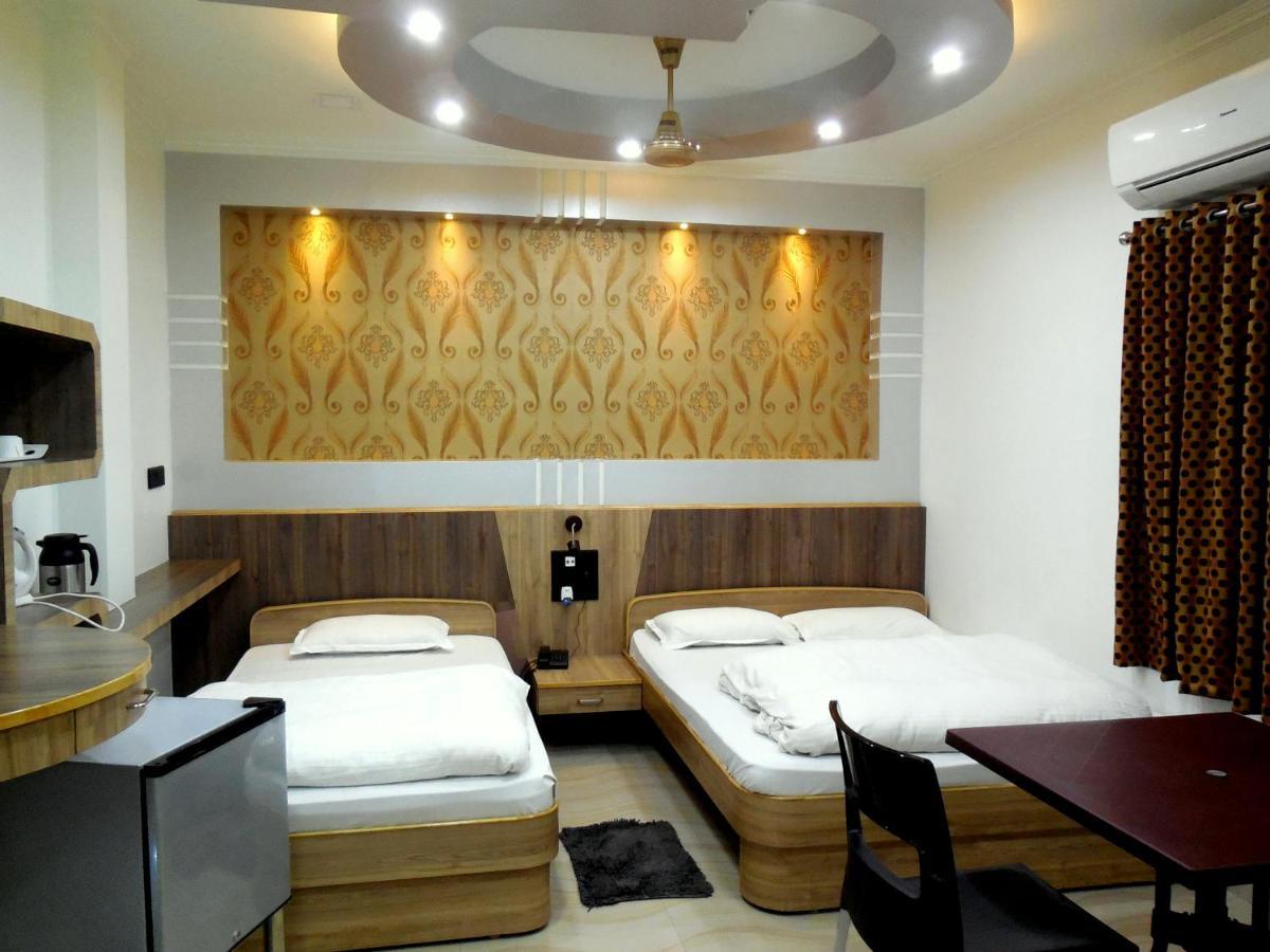 Hotel Samrat Baharampur Kültér fotó