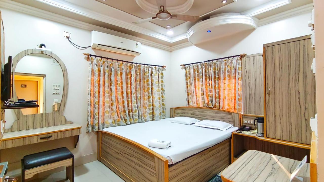 Hotel Samrat Baharampur Kültér fotó