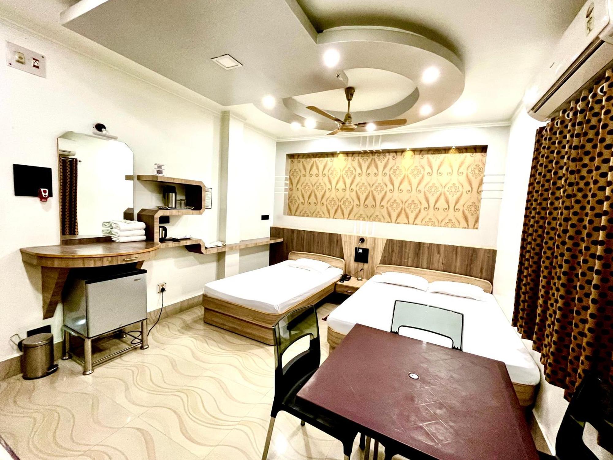 Hotel Samrat Baharampur Kültér fotó
