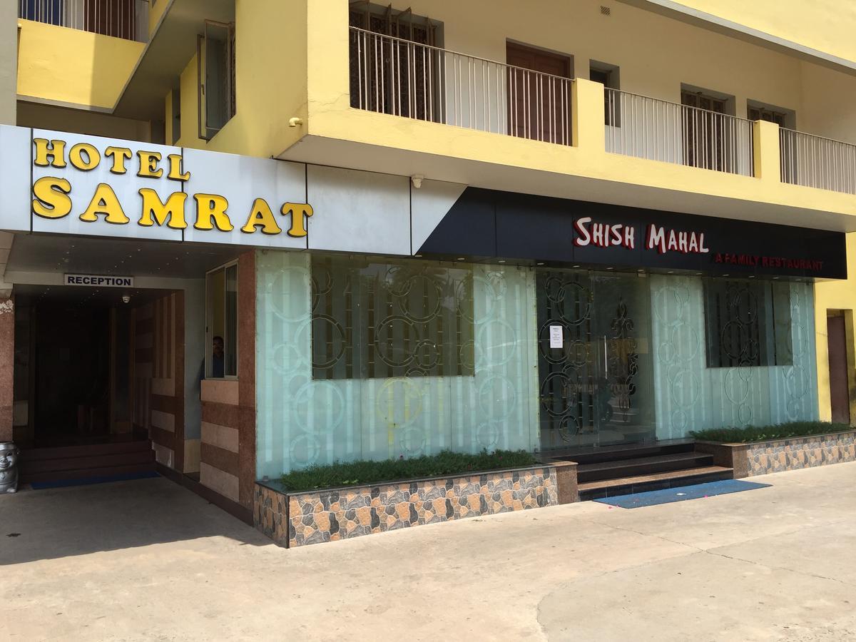 Hotel Samrat Baharampur Kültér fotó