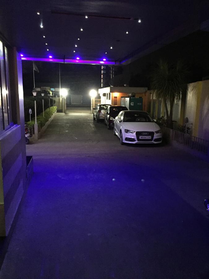 Hotel Samrat Baharampur Kültér fotó