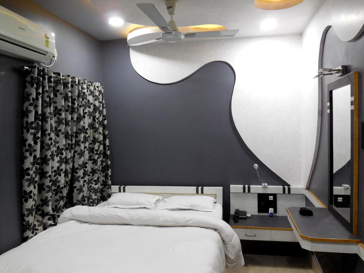 Hotel Samrat Baharampur Kültér fotó