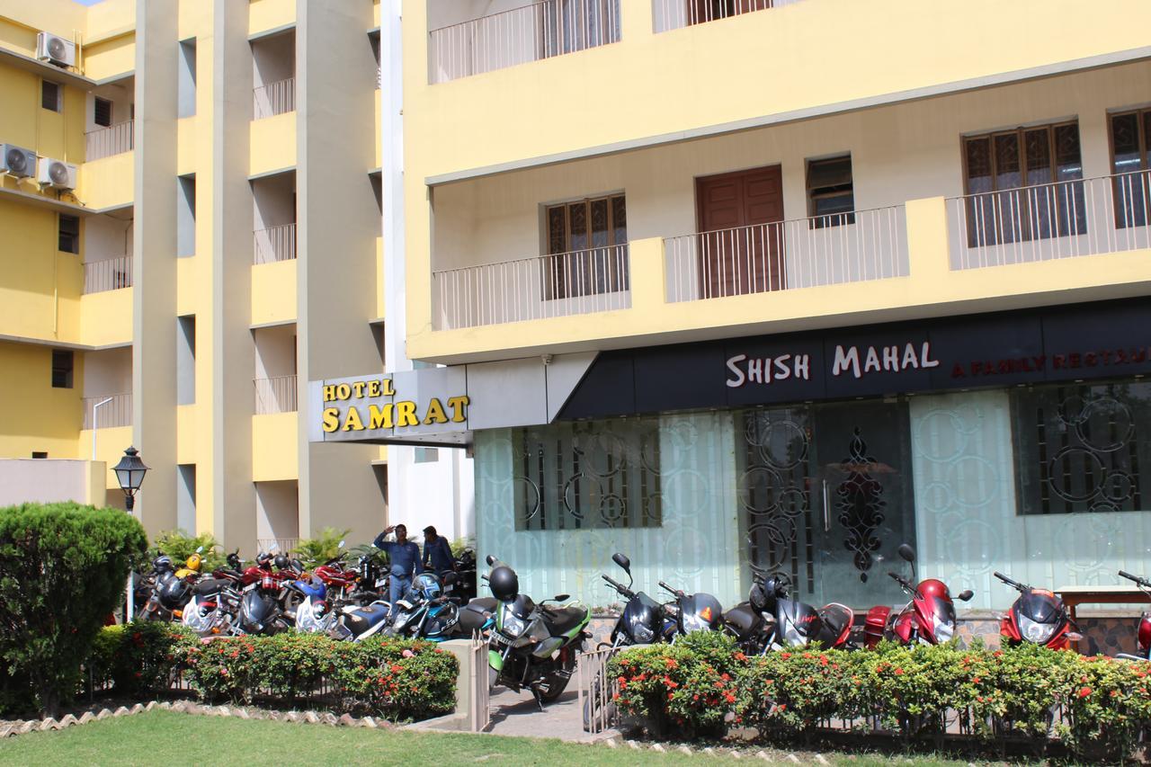 Hotel Samrat Baharampur Kültér fotó