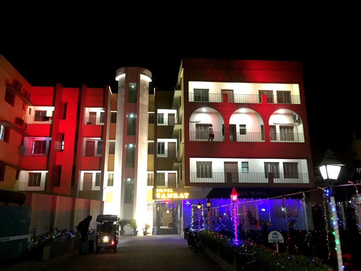 Hotel Samrat Baharampur Kültér fotó